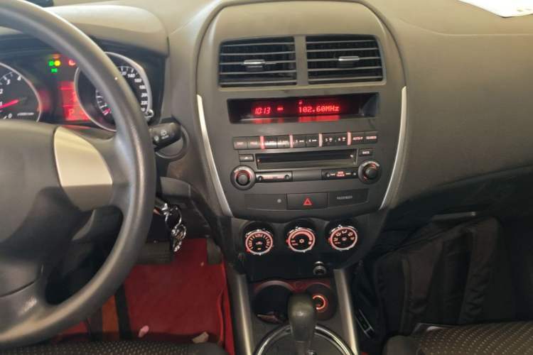 Used Mitsubishi ASX 2013 2.0L CVT Two-Wheel Drive Elite Edition Audio And AC Panel