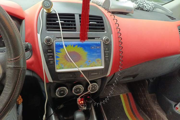Used Mitsubishi ASX 2013 2.0L CVT Two-Wheel Drive Elite Edition Audio And AC Panel