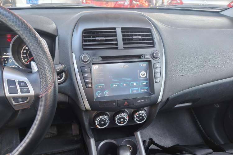 Used Mitsubishi ASX 2013 2.0L CVT Four-Wheel Drive Premium Edition Audio And AC Panel