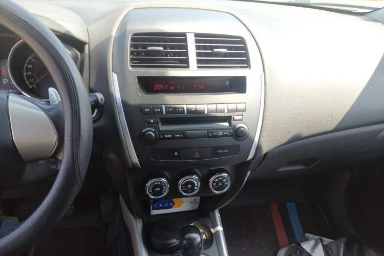 Used Mitsubishi ASX 2013 2.0L CVT Two-Wheel Drive Luxury Edition Audio And AC Panel