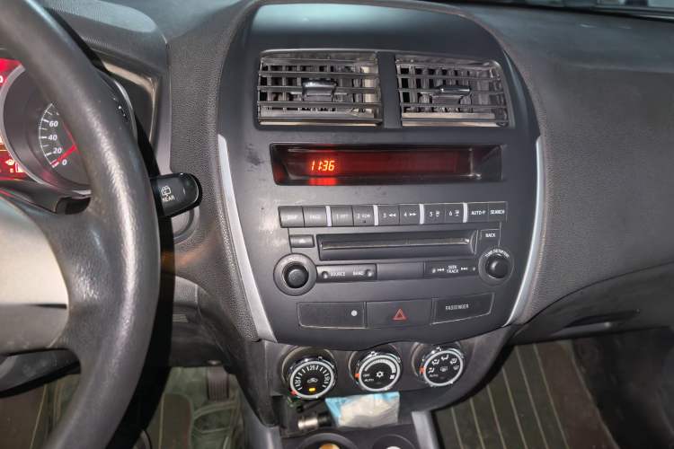 Used Mitsubishi ASX 2013 2.0L CVT Two-Wheel Drive Elite Edition Audio And AC Panel