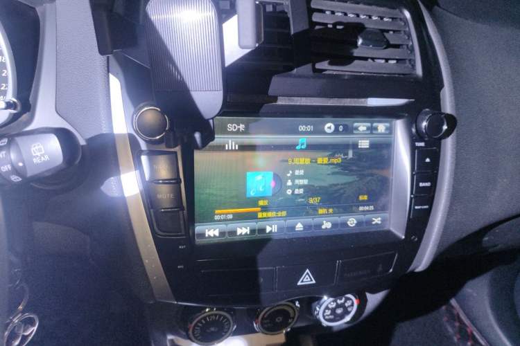 Used Mitsubishi ASX 2013 2.0L CVT Two-Wheel Drive Elite Edition Audio And AC Panel