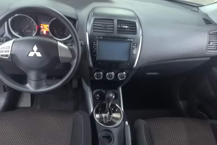 Used Mitsubishi ASX 2013 2.0L CVT Two-Wheel Drive Elite Edition Audio And AC Panel