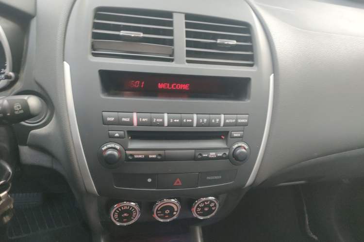 Used Mitsubishi ASX 2013 2.0L CVT Two-Wheel Drive Elite Edition Audio And AC Panel