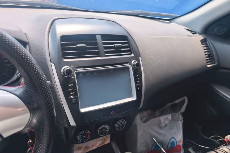 Used Mitsubishi ASX 2013 1.6L Manual Two-Wheel Drive Standard Edition Audio And AC Panel