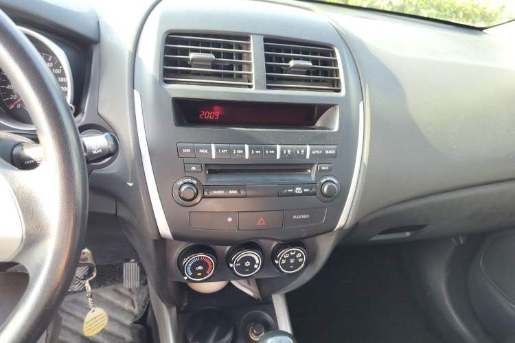 Used Mitsubishi ASX 2013 1.6L Manual Two-Wheel Drive Standard Edition Audio And AC Panel