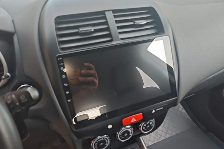 Used Mitsubishi ASX 2013 2.0L CVT Two-Wheel Drive Elite Edition Audio And AC Panel