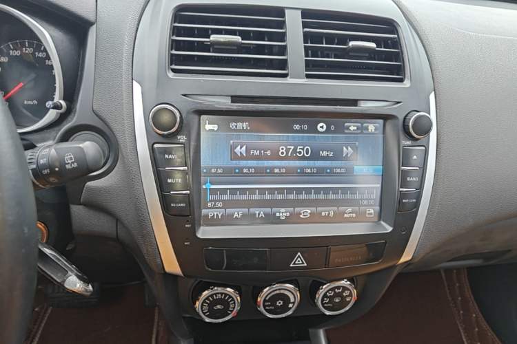 Used Mitsubishi ASX 2013 2.0L CVT Two-Wheel Drive Elite Edition Audio And AC Panel