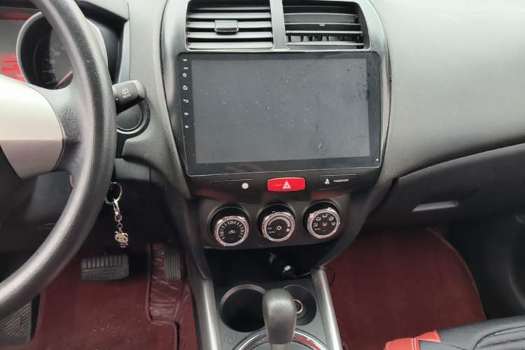Used Mitsubishi ASX 2013 2.0L CVT Two-Wheel Drive Elite Edition Audio And AC Panel