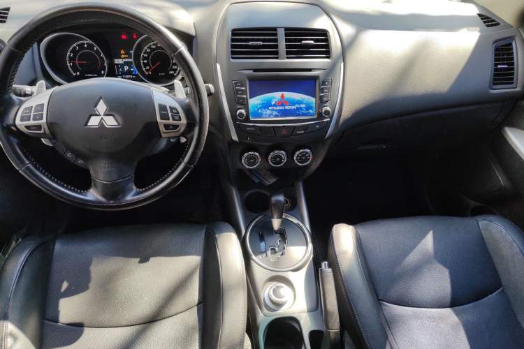 Used Mitsubishi ASX 2013 2.0L CVT 4x4 Flagship Edition Center Console