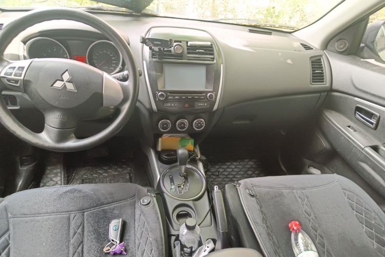 Used Mitsubishi ASX 2013 2.0L CVT Two-Wheel Drive Elite Edition Center Console