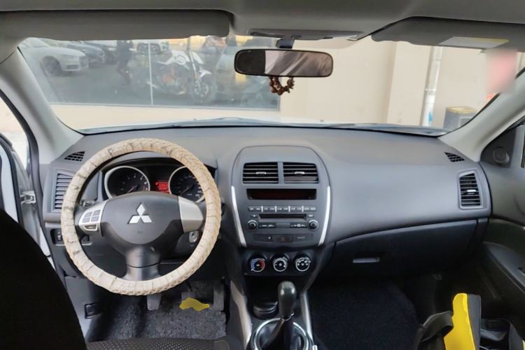 Used Mitsubishi ASX 2013 1.6L Manual Two-Wheel Drive Standard Edition Center Console