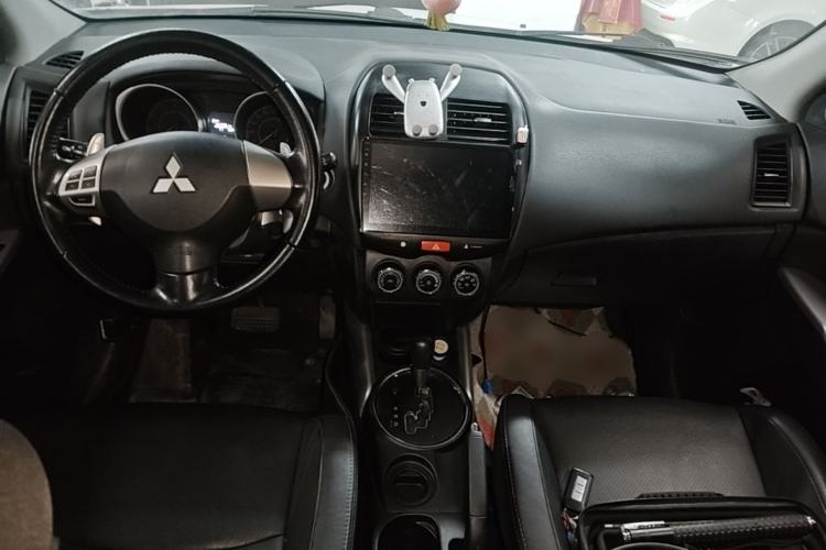 Used Mitsubishi ASX 2013 2.0L CVT Two-Wheel Drive Luxury Edition Center Console