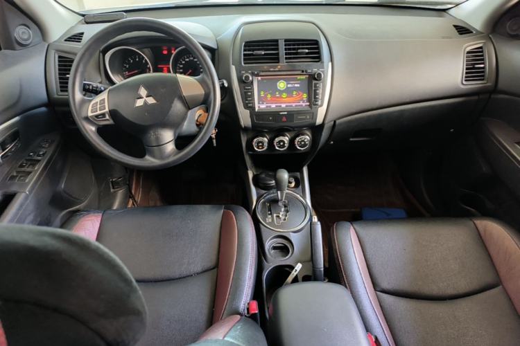 Used Mitsubishi ASX 2013 2.0L CVT Two-Wheel Drive Elite Edition Center Console