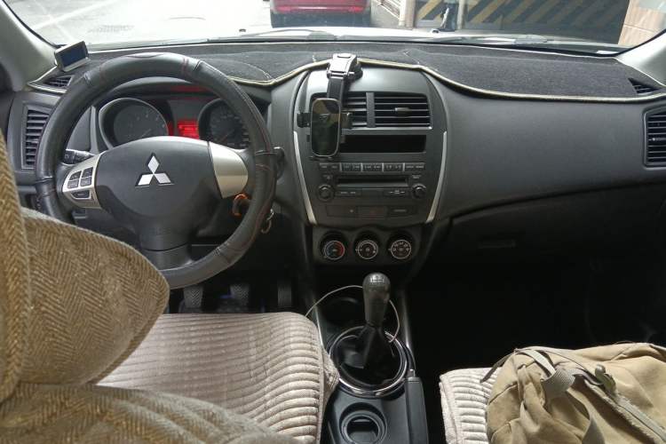 Used Mitsubishi ASX 2013 1.6L Manual Two-Wheel Drive Standard Edition Center Console