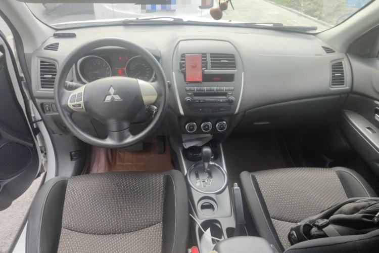 Used Mitsubishi ASX 2013 2.0L CVT Two-Wheel Drive Elite Edition Center Console
