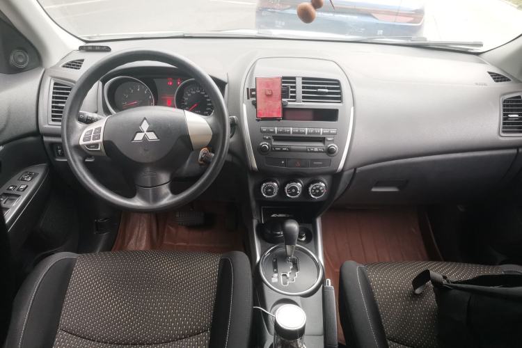 Used Mitsubishi ASX 2013 2.0L CVT Two-Wheel Drive Elite Edition Center Console