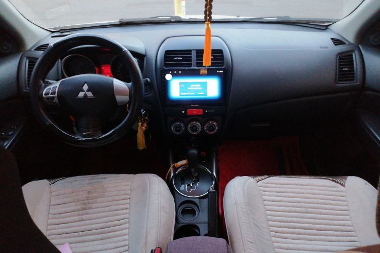 Used Mitsubishi ASX 2013 2.0L CVT Two-Wheel Drive Elite Edition Center Console