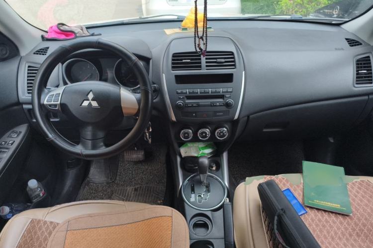 Used Mitsubishi ASX 2013 2.0L CVT Two-Wheel Drive Elite Edition Center Console