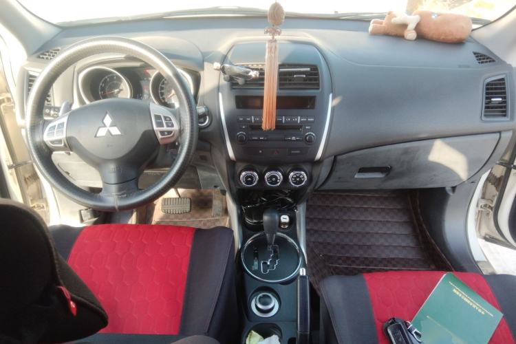 Used Mitsubishi ASX 2013 2.0L CVT Four-Wheel Drive Premium Edition Center Console