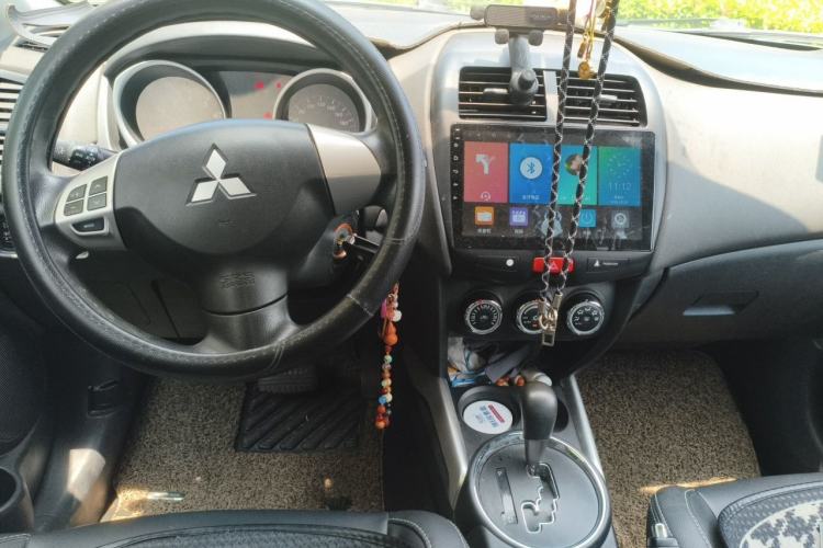 Used Mitsubishi ASX 2013 2.0L CVT Two-Wheel Drive Elite Edition Center Console
