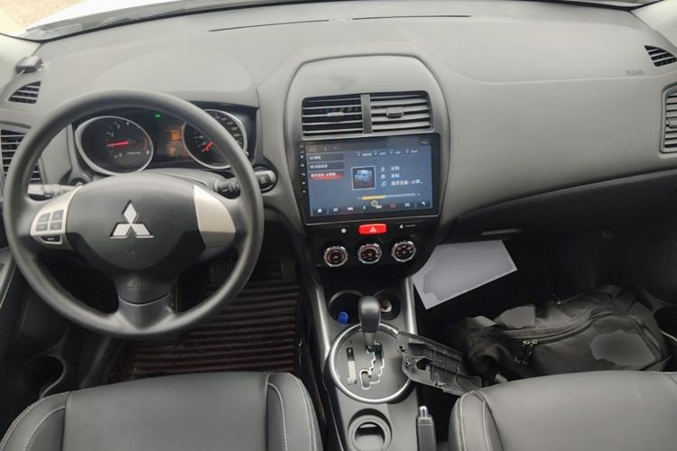 Used Mitsubishi ASX 2013 2.0L CVT Two-Wheel Drive Tech Edition Center Console