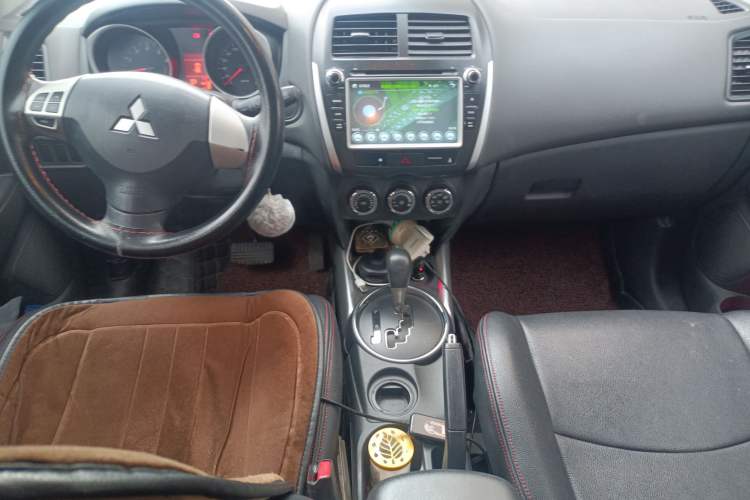 Used Mitsubishi ASX 2013 2.0L CVT Two-Wheel Drive Elite Edition Center Console