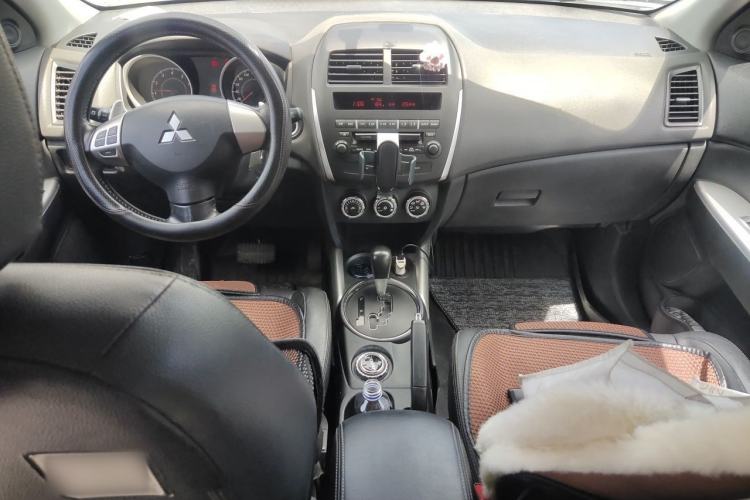 Used Mitsubishi ASX 2013 2.0L CVT Two-Wheel Drive Luxury Edition Center Console