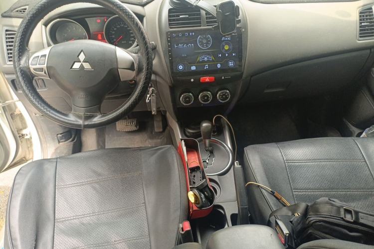 Used Mitsubishi ASX 2013 2.0L CVT Two-Wheel Drive Elite Edition Center Console
