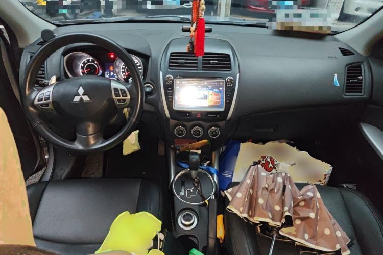 Used Mitsubishi ASX 2013 2.0L CVT Four-Wheel Drive Premium Edition Center Console