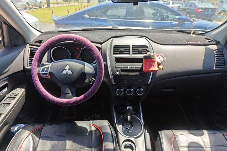 Used Mitsubishi ASX 2013 2.0L CVT Two-Wheel Drive Elite Edition Center Console