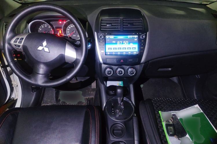 Used Mitsubishi ASX 2013 2.0L CVT Two-Wheel Drive Elite Edition Center Console