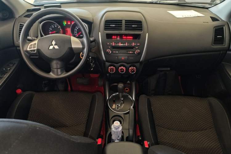 Used Mitsubishi ASX 2013 2.0L CVT Two-Wheel Drive Elite Edition Center Console