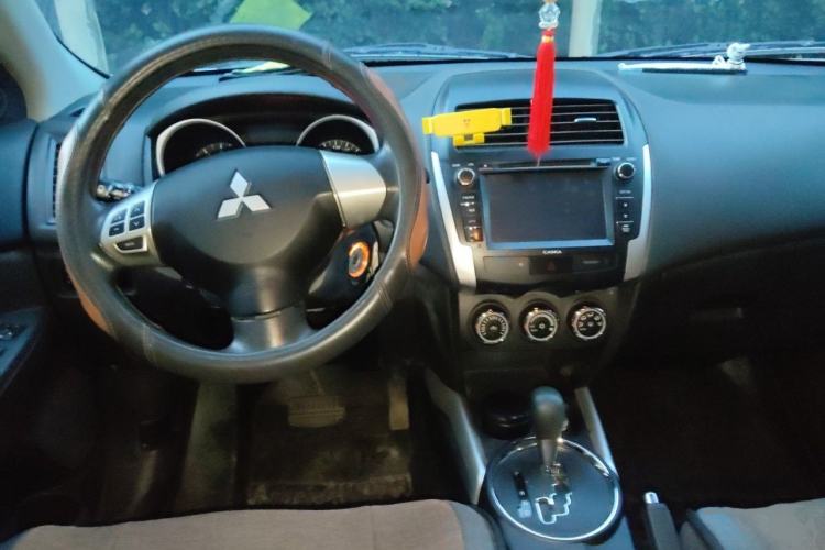 Used Mitsubishi ASX 2013 2.0L CVT Two-Wheel Drive Elite Edition Center Console