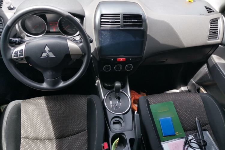 Used Mitsubishi ASX 2013 2.0L CVT Two-Wheel Drive Elite Edition Center Console