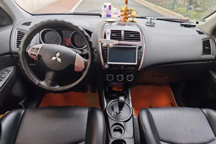 Used Mitsubishi ASX 2013 2.0L CVT Two-Wheel Drive Elite Edition Center Console