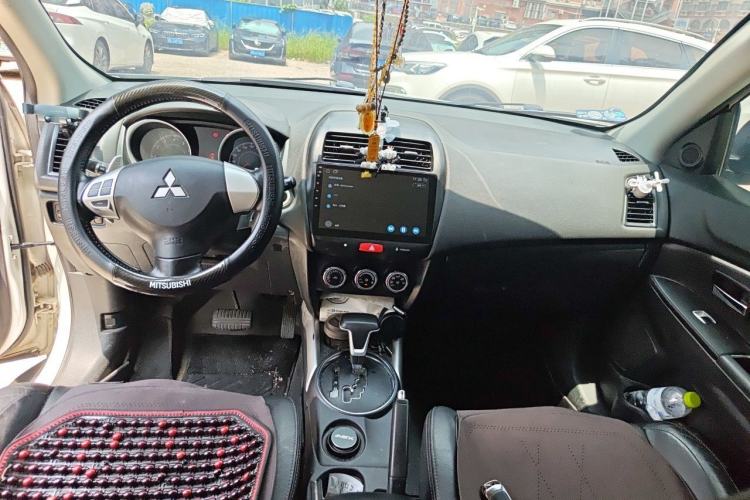 Used Mitsubishi ASX 2013 2.0L CVT Two-Wheel Drive Luxury Edition Center Console