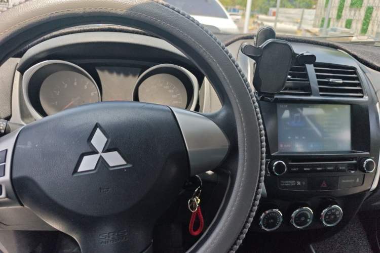 Used Mitsubishi ASX 2013 2.0L CVT Two-Wheel Drive Elite Edition Center Console