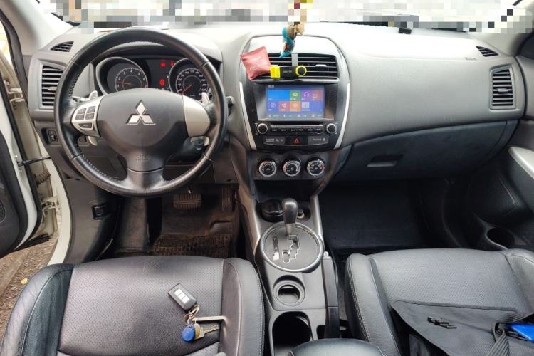 Used Mitsubishi ASX 2013 2.0L CVT Two-Wheel Drive Luxury Edition Center Console