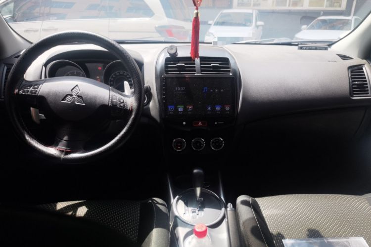 Used Mitsubishi ASX 2013 2.0L CVT Four-Wheel Drive Premium Edition Center Console