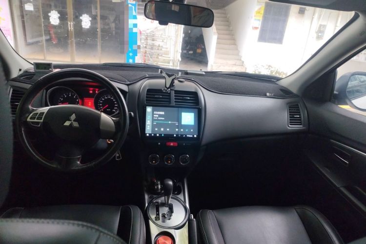 Used Mitsubishi ASX 2013 2.0L CVT Two-Wheel Drive Elite Edition Center Console