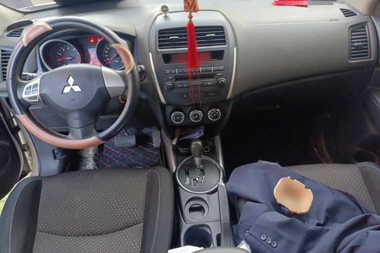 Used Mitsubishi ASX 2013 2.0L CVT Two-Wheel Drive Elite Edition Center Console