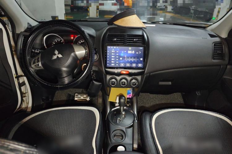 Used Mitsubishi ASX 2013 2.0L CVT Two-Wheel Drive Elite Edition Center Console