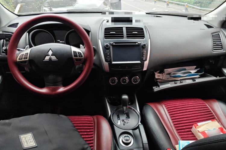Used Mitsubishi ASX 2013 2.0L CVT Four-Wheel Drive Premium Edition Center Console