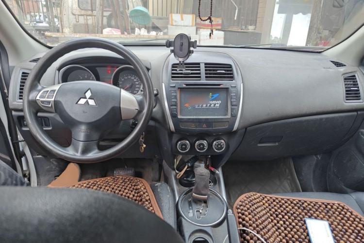 Used Mitsubishi ASX 2013 2.0L CVT Two-Wheel Drive Elite Edition Center Console