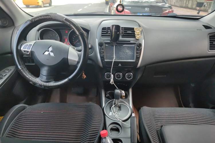 Used Mitsubishi ASX 2013 2.0L CVT Two-Wheel Drive Elite Edition Center Console