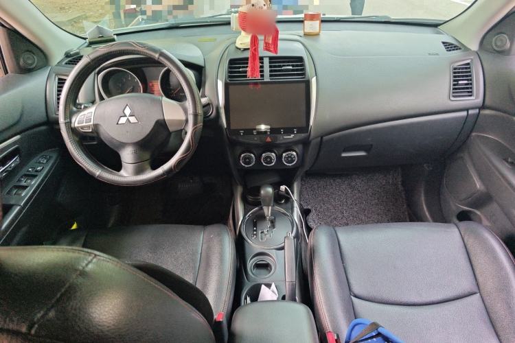 Used Mitsubishi ASX 2013 2.0L CVT Two-Wheel Drive Elite Edition Center Console