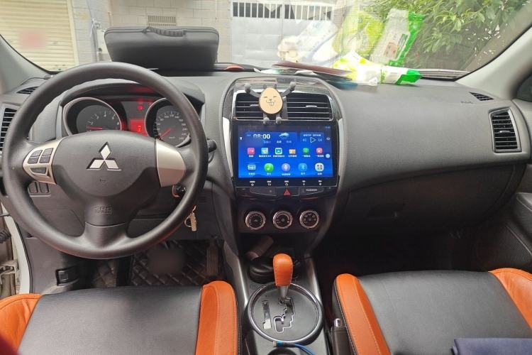 Used Mitsubishi ASX 2013 2.0L CVT Two-Wheel Drive Elite Edition Center Console