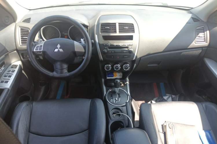 Used Mitsubishi ASX 2013 2.0L CVT Two-Wheel Drive Luxury Edition Center Console