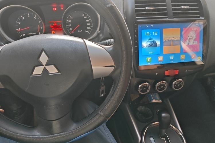 Used Mitsubishi ASX 2013 2.0L CVT Two-Wheel Drive Elite Edition Center Console